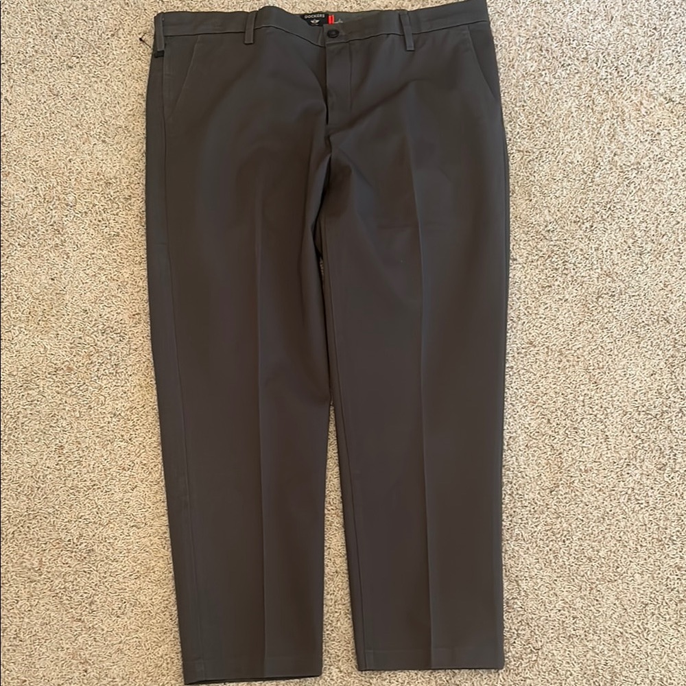 Dockers⭐️NWT Gray WORKDAY Classic Flat Front PANTS 40X32 - Picture 3 of 9